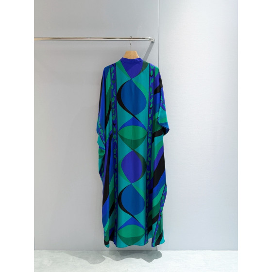 Pucci Silk Caftan‑Style Dress ✨ Crafted from premium 100% heavyweight silk twill. Boasts an effortless fluid silhouette for graceful movement.  Sizes: 36, 38, 40, 42