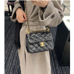 Top-tier Chanel diamond-pattern lambskin CF small square bag, square fat bag, pearl chain, vintage hardware, chain crossbody, messenger bag, large size 19*14, small size 17*12
