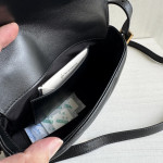 Top-grade Y Yangshulin V-pattern lambskin loulou small messenger bag cross-body shoulder bag 20*14