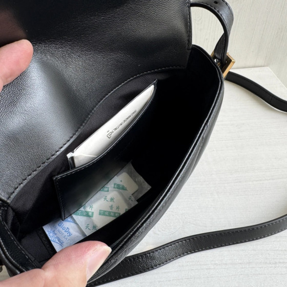 Top-grade Y Yangshulin V-pattern lambskin loulou small messenger bag cross-body shoulder bag 20*14