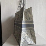 Dior book tote bag, imported canvas, tiger embroidery, tote bag, handbag, shopping bag, 42*32, gray, small size 37*2