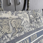 Dior book tote bag, imported canvas, tiger embroidery, tote bag, handbag, shopping bag, 42*32, gray, small size 37*2