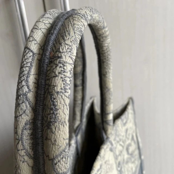 Dior book tote bag, imported canvas, tiger embroidery, tote bag, handbag, shopping bag, 42*32, gray, small size 37*2