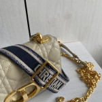 (Inside and outside genuine leather) high-end version dior caro rattan-patterned calfskin CD vintage Montaigne chain messenger bag, large size 25cm, small size 20cm
