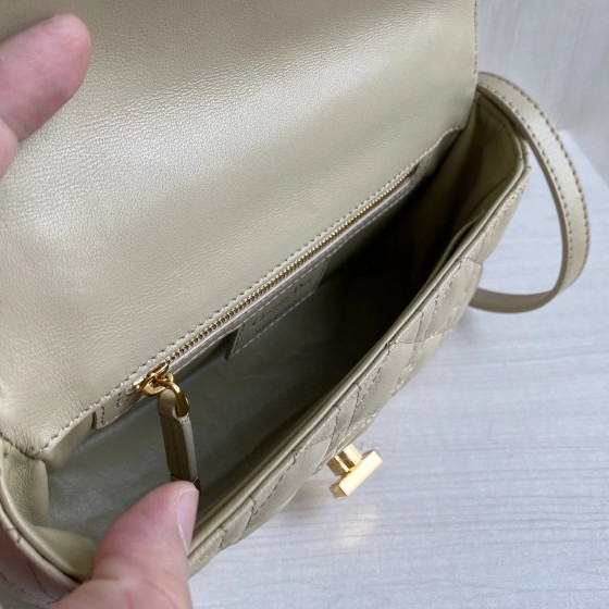 (Inside and outside genuine leather) high-end version dior caro rattan-patterned calfskin CD vintage Montaigne chain messenger bag, large size 25cm, small size 20cm