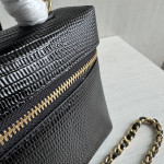 Chanel Top-level 26a lizard-print cowhide handheld makeup bag, LP style, with both interior and exterior genuine leather, rice box bag, chain messenger bag, 19cm