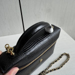 Chanel Top-level 26a lizard-print cowhide handheld makeup bag, LP style, with both interior and exterior genuine leather, rice box bag, chain messenger bag, 19cm