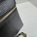 Chanel Top-level 26a lizard-print cowhide handheld makeup bag, LP style, with both interior and exterior genuine leather, rice box bag, chain messenger bag, 19cm