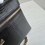 Chanel Top-level 26a lizard-print cowhide handheld makeup bag, LP style, with both interior and exterior genuine leather, rice box bag, chain messenger bag, 19cm