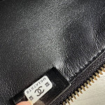 Chanel Top-level 26a lizard-print cowhide handheld makeup bag, LP style, with both interior and exterior genuine leather, rice box bag, chain messenger bag, 19cm