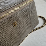 Chanel Top-level 26a lizard-print cowhide handheld makeup bag, LP style, with both interior and exterior genuine leather, rice box bag, chain messenger bag, 19cm