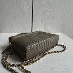 Chanel Top-level 26a lizard-print cowhide handheld makeup bag, LP style, with both interior and exterior genuine leather, rice box bag, chain messenger bag, 19cm