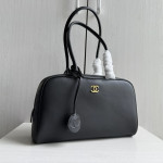 Medium Chanel top-grade 26Bb plain weave cowhide diamond pattern cowhide bowling bag, with inner matte leather, women's shoulder bag, medium size, 32*16