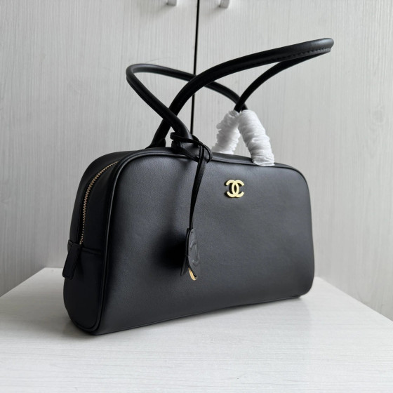 Medium Chanel top-grade 26Bb plain weave cowhide diamond pattern cowhide bowling bag, with inner matte leather, women's shoulder bag, medium size, 32*16