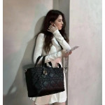 Dior new Daphne series Lady 95.22 toujours Teng pattern imported cowhide CD adjustable shoulder strap mother-daughter bag shopping bag handheld shoulder bag inner frosted leather~ small size 23*15, medium size 28*19, large size 37*27