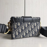 Dior Mini Montaigne Bag 30 Montaigne Mini Box Bag Vintage CD Messenger Bag Wide Shoulder Strap Crossbody Shoulder Bag 17.5*13