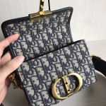 Dior Mini Montaigne Bag 30 Montaigne Mini Box Bag Vintage CD Messenger Bag Wide Shoulder Strap Crossbody Shoulder Bag 17.5*13