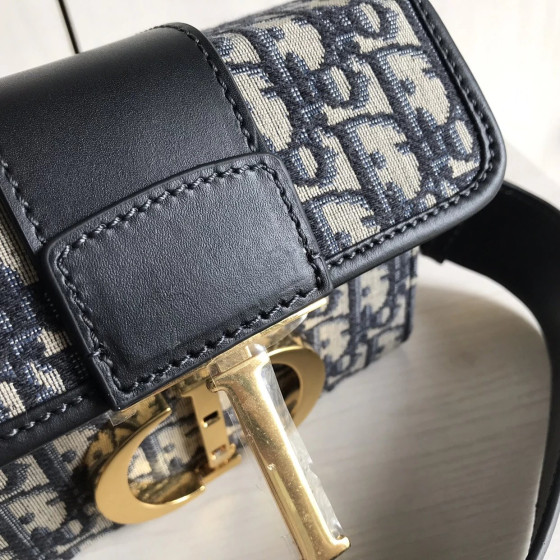 Dior Mini Montaigne Bag 30 Montaigne Mini Box Bag Vintage CD Messenger Bag Wide Shoulder Strap Crossbody Shoulder Bag 17.5*13