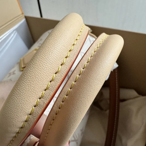Imported fabric, steel hardware, LV monogram, sand dune color, color-blocked leather, small size 25cm, pillow bag, handbag, shoulder bag
