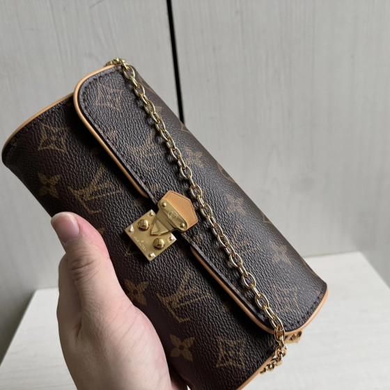 LV classic monogram yellow leather mini chain crossbody bag with lock clasp, camille style, phone bag, single shoulder crossbody bag, 20*10